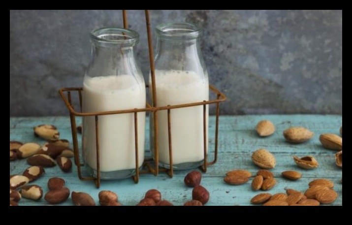 DIY Nut Milk Bliss: Creați amestecuri unice de lapte de migdale acasă